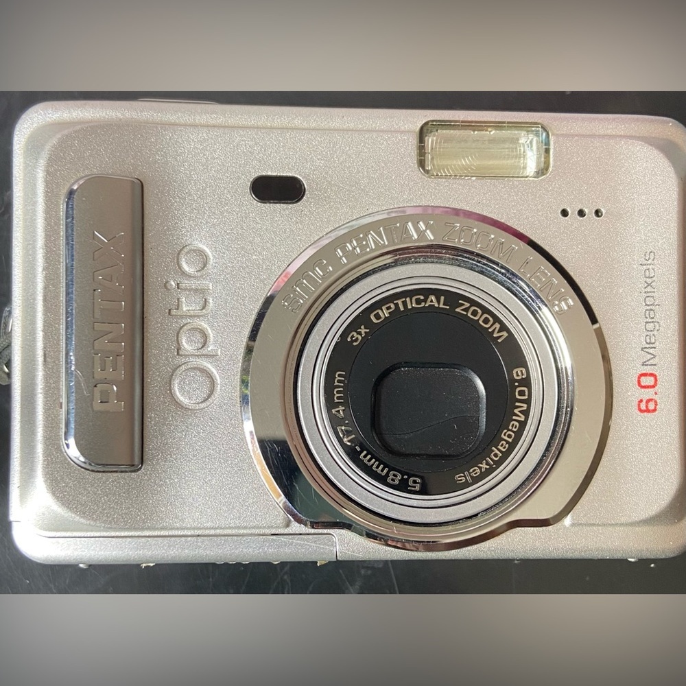 Pentax Optio S60 6MP Compact Digital Camera ＋ Accessory